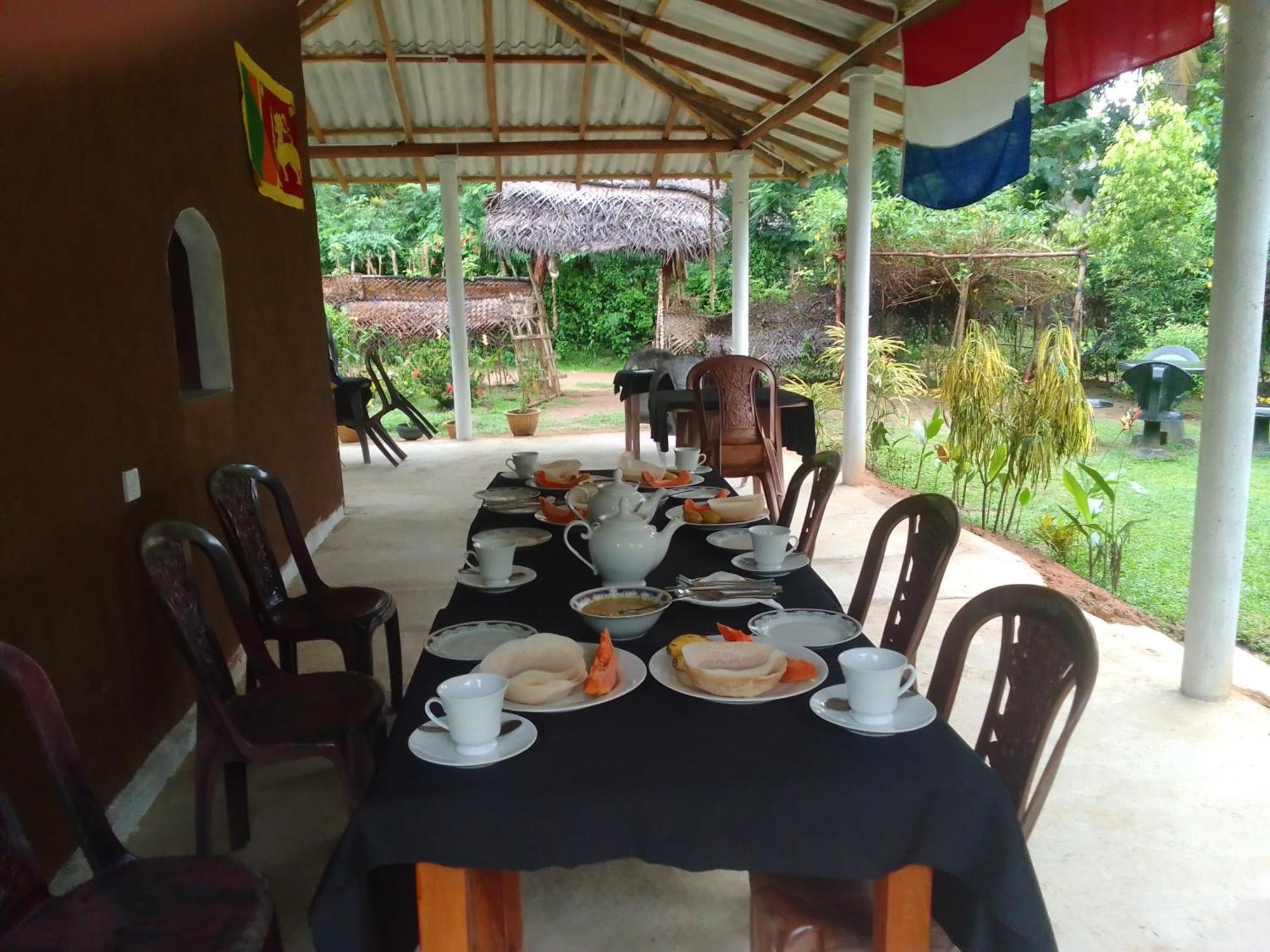 Peacock Family Stay Tangalle Exterior photo